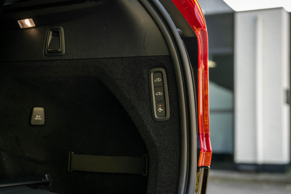 Volvo XC90 2.0 T8 Recharge AWD Ultra Bright 455pk Luchtvering