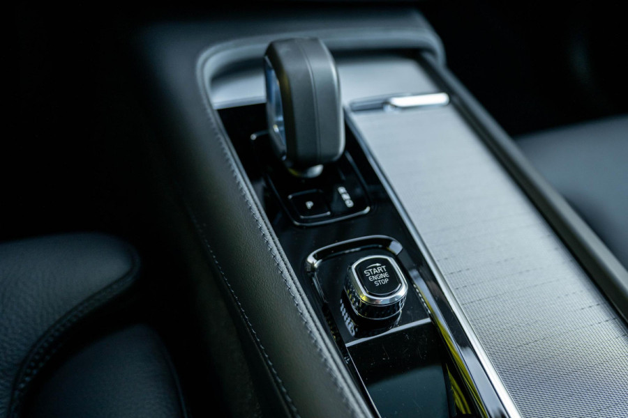 Volvo XC90 2.0 T8 Recharge AWD Ultra Bright 455pk Luchtvering