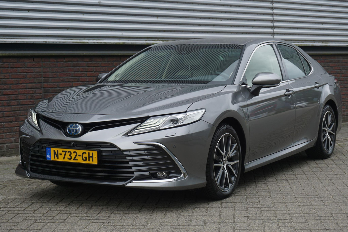 Toyota Camry 2.5 Hybrid Premium|100% Dealeronderhouden|1e Eig.| Geen import. Toyota Camry 2.5 Hybrid Premium|100% Dealeronderhouden|1e Eig.| Geen import.