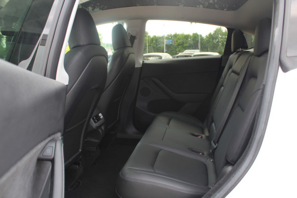 Tesla Model Y Long Range AWD 75 kWh / SoH 91.9% / Autopilot / Panoramadak / Camera / 20'' / Keyless / Leder / Dodehoek / Navigatie / Stoelverwarming