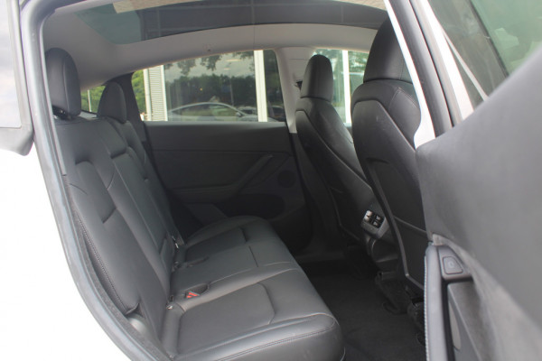 Tesla Model Y Long Range AWD 75 kWh / SoH 91.9% / Autopilot / Panoramadak / Camera / 20'' / Keyless / Leder / Dodehoek / Navigatie / Stoelverwarming
