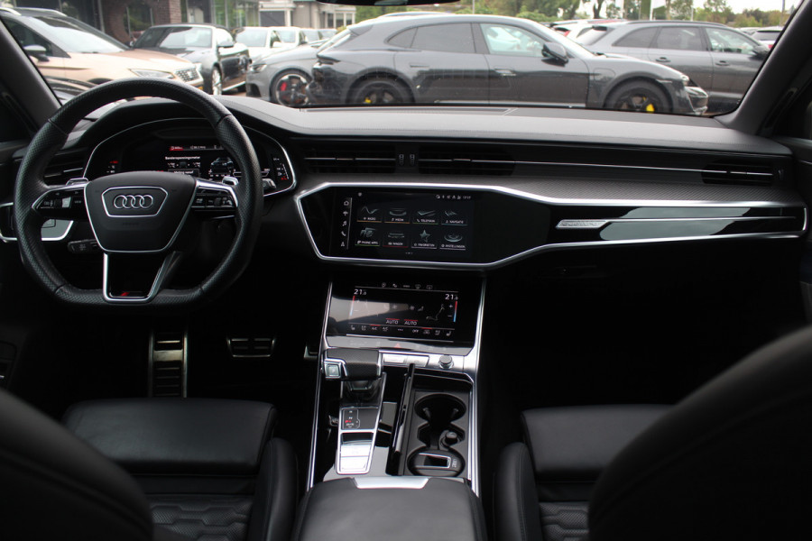 Audi RS6 Avant TFSI quattro / Trekhaak / Panoramadak / Keramisch / 360Camera / Head-up / Softclose / Standverwarming / B&O / Volleder / 22'' /  Apple CarPlay / Achterasbesturing / Luchtvering / Dodehoek / DAB / ACC / St