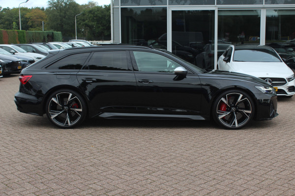 Audi RS6 Avant TFSI quattro / Trekhaak / Panoramadak / Keramisch / 360Camera / Head-up / Softclose / Standverwarming / B&O / Volleder / 22'' /  Apple CarPlay / Achterasbesturing / Luchtvering / Dodehoek / DAB / ACC / St