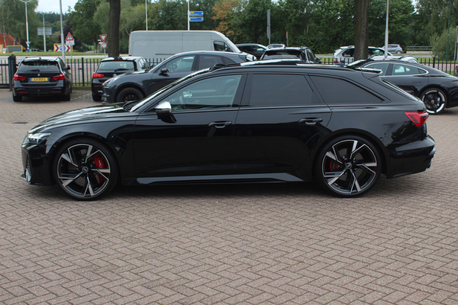 Audi RS6 Avant TFSI quattro / Trekhaak / Panoramadak / Keramisch / 360Camera / Head-up / Softclose / Standverwarming / B&O / Volleder / 22'' /  Apple CarPlay / Achterasbesturing / Luchtvering / Dodehoek / DAB / ACC / St