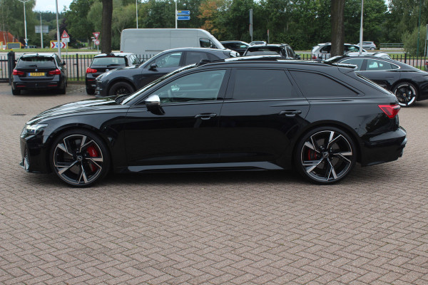 Audi RS6 Avant TFSI quattro / Trekhaak / Panoramadak / Keramisch / 360Camera / Head-up / Softclose / Standverwarming / B&O / Volleder / 22'' /  Apple CarPlay / Achterasbesturing / Luchtvering / Dodehoek / DAB / ACC / St