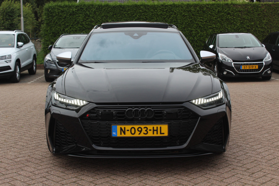 Audi RS6 Avant TFSI quattro / Trekhaak / Panoramadak / Keramisch / 360Camera / Head-up / Softclose / Standverwarming / B&O / Volleder / 22'' /  Apple CarPlay / Achterasbesturing / Luchtvering / Dodehoek / DAB / ACC / St