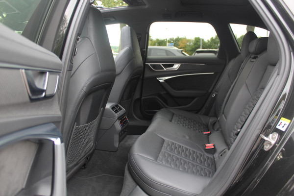 Audi RS6 Avant TFSI quattro / Trekhaak / Panoramadak / Keramisch / 360Camera / Head-up / Softclose / Standverwarming / B&O / Volleder / 22'' /  Apple CarPlay / Achterasbesturing / Luchtvering / Dodehoek / DAB / ACC / St