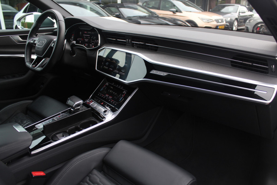 Audi RS6 Avant TFSI quattro / Trekhaak / Panoramadak / Keramisch / 360Camera / Head-up / Softclose / Standverwarming / B&O / Volleder / 22'' /  Apple CarPlay / Achterasbesturing / Luchtvering / Dodehoek / DAB / ACC / St