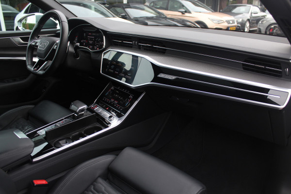 Audi RS6 Avant TFSI quattro / Trekhaak / Panoramadak / Keramisch / 360Camera / Head-up / Softclose / Standverwarming / B&O / Volleder / 22'' /  Apple CarPlay / Achterasbesturing / Luchtvering / Dodehoek / DAB / ACC / St