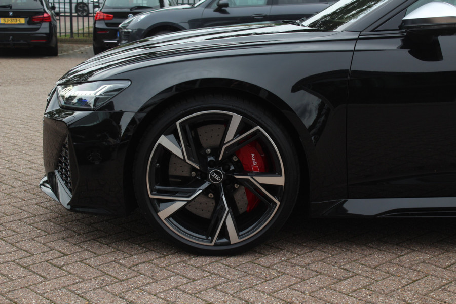 Audi RS6 Avant TFSI quattro / Trekhaak / Panoramadak / Keramisch / 360Camera / Head-up / Softclose / Standverwarming / B&O / Volleder / 22'' /  Apple CarPlay / Achterasbesturing / Luchtvering / Dodehoek / DAB / ACC / St