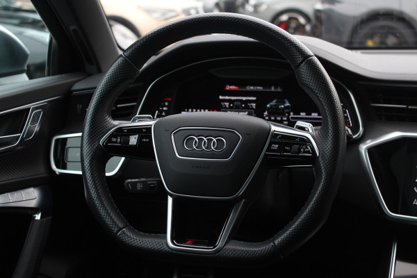 Audi RS6 Avant TFSI quattro / Trekhaak / Panoramadak / Keramisch / 360Camera / Head-up / Softclose / Standverwarming / B&O / Volleder / 22'' /  Apple CarPlay / Achterasbesturing / Luchtvering / Dodehoek / DAB / ACC / St