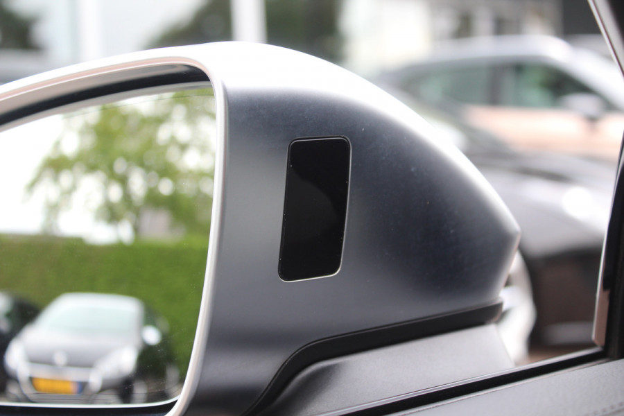 Audi RS6 Avant TFSI quattro / Trekhaak / Panoramadak / Keramisch / 360Camera / Head-up / Softclose / Standverwarming / B&O / Volleder / 22'' /  Apple CarPlay / Achterasbesturing / Luchtvering / Dodehoek / DAB / ACC / St