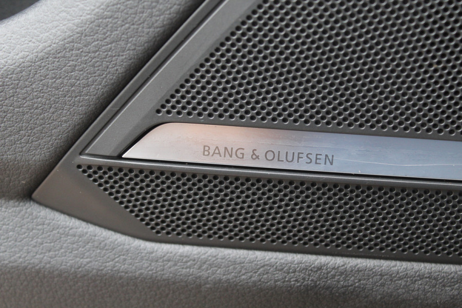 Audi RS6 Avant TFSI quattro / Trekhaak / Panoramadak / Keramisch / 360Camera / Head-up / Softclose / Standverwarming / B&O / Volleder / 22'' /  Apple CarPlay / Achterasbesturing / Luchtvering / Dodehoek / DAB / ACC / St