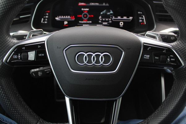Audi RS6 Avant TFSI quattro / Trekhaak / Panoramadak / Keramisch / 360Camera / Head-up / Softclose / Standverwarming / B&O / Volleder / 22'' /  Apple CarPlay / Achterasbesturing / Luchtvering / Dodehoek / DAB / ACC / St