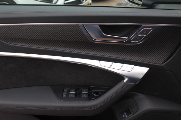 Audi RS6 Avant TFSI quattro / Trekhaak / Panoramadak / Keramisch / 360Camera / Head-up / Softclose / Standverwarming / B&O / Volleder / 22'' /  Apple CarPlay / Achterasbesturing / Luchtvering / Dodehoek / DAB / ACC / St