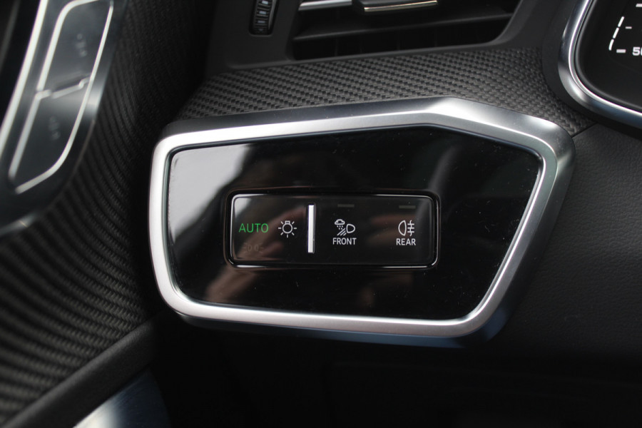 Audi RS6 Avant TFSI quattro / Trekhaak / Panoramadak / Keramisch / 360Camera / Head-up / Softclose / Standverwarming / B&O / Volleder / 22'' /  Apple CarPlay / Achterasbesturing / Luchtvering / Dodehoek / DAB / ACC / St