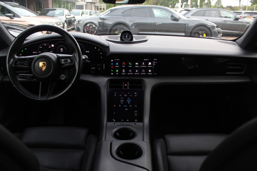 Porsche Taycan 4S Performance 84 kWh / SoH 91.3% / Panoramadak / 360Camera / Head-up / Achterasbesturing / Matrix LED / 21'' / Luchtvering / Bose / Stoelmassage / Sportchrono / Leder / Stuurverwarming / DAB / ACC Porsche Taycan 4S Performance 84 kWh / SoH 91.3% / Panoramadak / 360Camera / Head-up / Achterasbesturing / Matrix LED / 21'' / Luchtvering / Bose / Stoelmassage / Sportchrono / Leder / Stuurverwarming / DAB / ACC