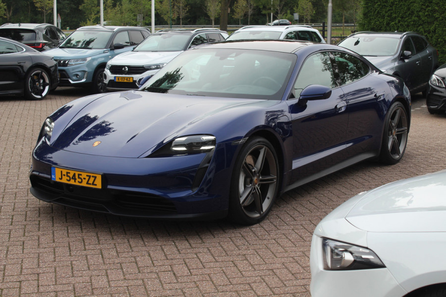 Porsche Taycan 4S Performance 84 kWh / SoH 91.3% / Panoramadak / 360Camera / Head-up / Achterasbesturing / Matrix LED / 21'' / Luchtvering / Bose / Stoelmassage / Sportchrono / Leder / Stuurverwarming / DAB / ACC Porsche Taycan 4S Performance 84 kWh / SoH 91.3% / Panoramadak / 360Camera / Head-up / Achterasbesturing / Matrix LED / 21'' / Luchtvering / Bose / Stoelmassage / Sportchrono / Leder / Stuurverwarming / DAB / ACC