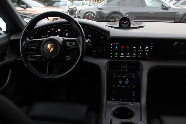 Porsche Taycan 4S Performance 84 kWh / SoH 91.3% / Panoramadak / 360Camera / Head-up / Achterasbesturing / Matrix LED / 21'' / Luchtvering / Bose / Stoelmassage / Sportchrono / Leder / Stuurverwarming / DAB / ACC Porsche Taycan 4S Performance 84 kWh / SoH 91.3% / Panoramadak / 360Camera / Head-up / Achterasbesturing / Matrix LED / 21'' / Luchtvering / Bose / Stoelmassage / Sportchrono / Leder / Stuurverwarming / DAB / ACC