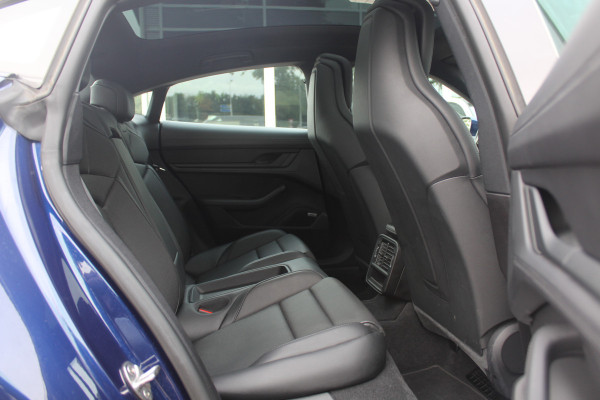 Porsche Taycan 4S Performance 84 kWh / SoH 91.3% / Panoramadak / 360Camera / Head-up / Achterasbesturing / Matrix LED / 21'' / Luchtvering / Bose / Stoelmassage / Sportchrono / Leder / Stuurverwarming / DAB / ACC Porsche Taycan 4S Performance 84 kWh / SoH 91.3% / Panoramadak / 360Camera / Head-up / Achterasbesturing / Matrix LED / 21'' / Luchtvering / Bose / Stoelmassage / Sportchrono / Leder / Stuurverwarming / DAB / ACC