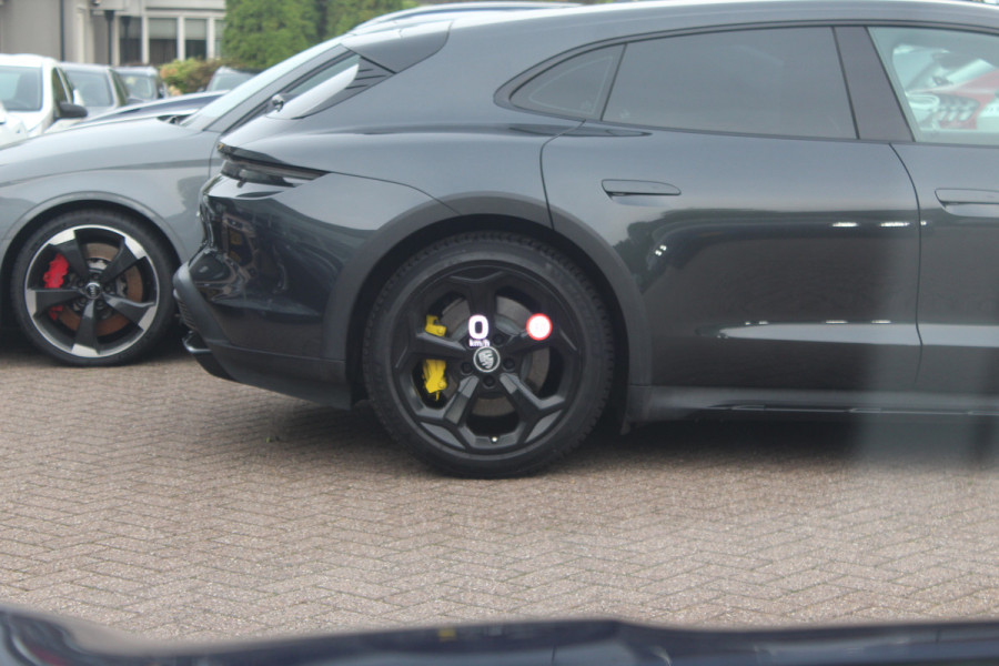 Porsche Taycan 4S Performance 84 kWh / SoH 91.3% / Panoramadak / 360Camera / Head-up / Achterasbesturing / Matrix LED / 21'' / Luchtvering / Bose / Stoelmassage / Sportchrono / Leder / Stuurverwarming / DAB / ACC Porsche Taycan 4S Performance 84 kWh / SoH 91.3% / Panoramadak / 360Camera / Head-up / Achterasbesturing / Matrix LED / 21'' / Luchtvering / Bose / Stoelmassage / Sportchrono / Leder / Stuurverwarming / DAB / ACC