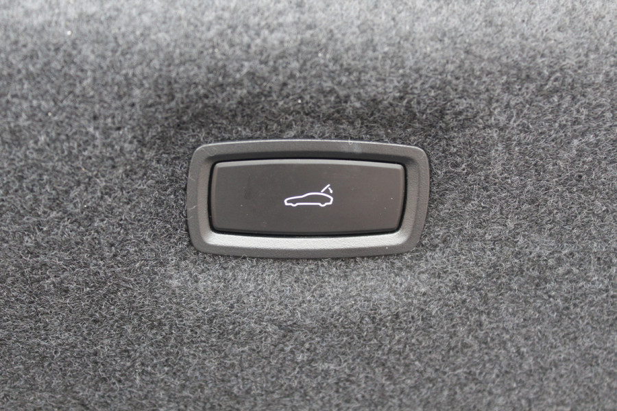 Porsche Taycan 4S Performance 84 kWh / SoH 91.3% / Panoramadak / 360Camera / Head-up / Achterasbesturing / Matrix LED / 21'' / Luchtvering / Bose / Stoelmassage / Sportchrono / Leder / Stuurverwarming / DAB / ACC Porsche Taycan 4S Performance 84 kWh / SoH 91.3% / Panoramadak / 360Camera / Head-up / Achterasbesturing / Matrix LED / 21'' / Luchtvering / Bose / Stoelmassage / Sportchrono / Leder / Stuurverwarming / DAB / ACC