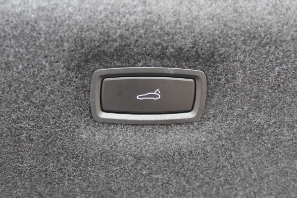 Porsche Taycan 4S Performance 84 kWh / SoH 91.3% / Panoramadak / 360Camera / Head-up / Achterasbesturing / Matrix LED / 21'' / Luchtvering / Bose / Stoelmassage / Sportchrono / Leder / Stuurverwarming / DAB / ACC Porsche Taycan 4S Performance 84 kWh / SoH 91.3% / Panoramadak / 360Camera / Head-up / Achterasbesturing / Matrix LED / 21'' / Luchtvering / Bose / Stoelmassage / Sportchrono / Leder / Stuurverwarming / DAB / ACC