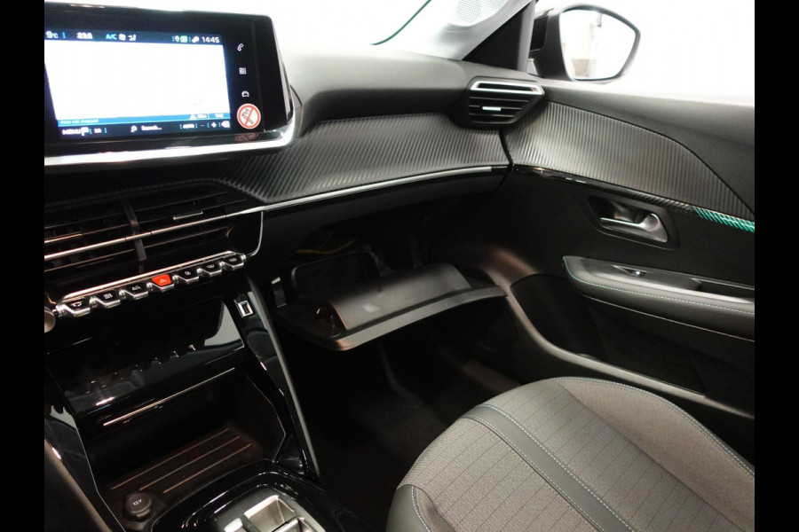 Peugeot 208 1.2 PureTech 100pk Automaat Allure Pack Peugeot 208 1.2 PureTech 100pk Aut. Allure Pack Navigatie Apple Carplay/Android Auto Camera Parkeersensor achter Cruise Control Virtual Cockpit Climate Control Getinte ramen