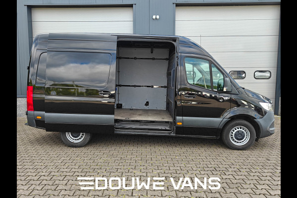 Mercedes-Benz Sprinter 316 L2H2 Zwart MBUX Trekhaak 3500kg 163pk Airco BPM Vrij