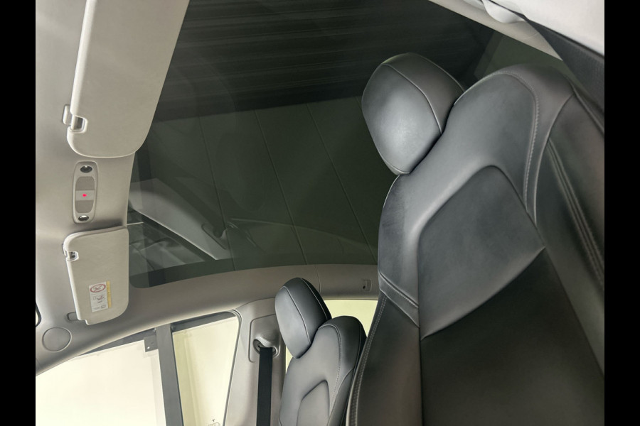 Tesla Model Y Long Range AWD 75 kWh | 20" Zwarte Turbine Velgen | Panoramadak | Incl BTW | Soh (batterijcheck) 90,6 % score!
