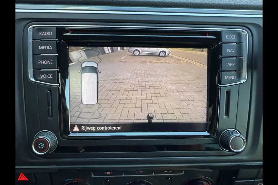 Volkswagen Transporter 2.0 TDI DC L2H1 / 204 PK / MARGE / ADD-Cruise / NAVI + Camera / Trekhaak / 2x Elek-Schuifdeuren / Leder + V Volkswagen Transporter 2.0 TDI DC L2H1 / 204 PK / MARGE / ADD-Cruise / NAVI + Camera / Trekhaak / 2x Elek-Schuifdeuren / Leder + V