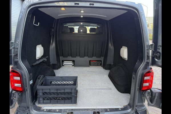 Volkswagen Transporter 2.0 TDI DC L2H1 / 204 PK / MARGE / ADD-Cruise / NAVI + Camera / Trekhaak / 2x Elek-Schuifdeuren / Leder + V Volkswagen Transporter 2.0 TDI DC L2H1 / 204 PK / MARGE / ADD-Cruise / NAVI + Camera / Trekhaak / 2x Elek-Schuifdeuren / Leder + V