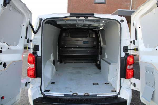 Peugeot Expert 1.5 BlueHDI 102PK L3H1 Premium / Camera / Trekhaak / App connect Peugeot Expert 1.5 BlueHDI 102PK L3H1 Premium / Camera / Trekhaak / App connect