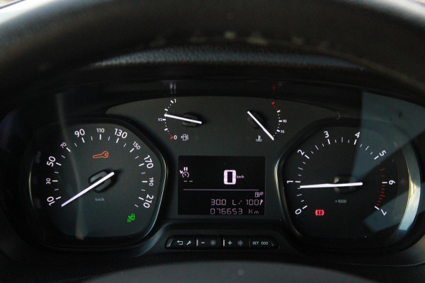 Peugeot Expert 1.5 BlueHDI 102PK L3H1 Premium / Camera / Trekhaak / App connect Peugeot Expert 1.5 BlueHDI 102PK L3H1 Premium / Camera / Trekhaak / App connect