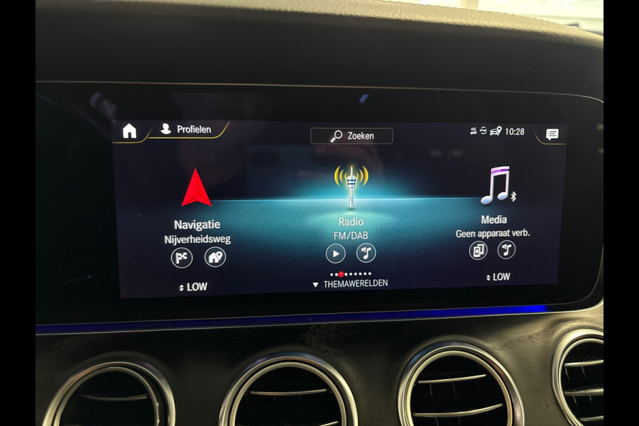 Mercedes-Benz E-Klasse Estate 300 e AMG Line/pano/wide screen/face lift/trekhaak/navi/camera Mercedes-Benz E-Klasse Estate 300 e AMG Line/pano/wide screen/face lift/trekhaak/navi/camera