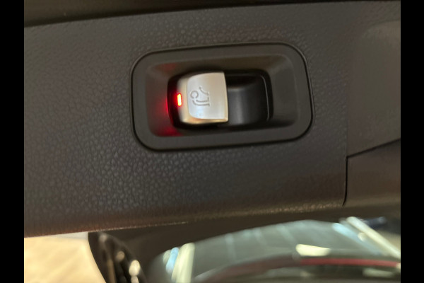 Mercedes-Benz E-Klasse Estate 300 e AMG Line/pano/wide screen/face lift/trekhaak/navi/camera Mercedes-Benz E-Klasse Estate 300 e AMG Line/pano/wide screen/face lift/trekhaak/navi/camera