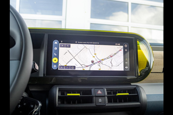 Fiat Grande Panda La Prima 7.4 kW 44 kWh | Uit voorraad leverbaar | Clima | Cruise | Camera | Apple Carplay | 17" | Navi | Winter Pack