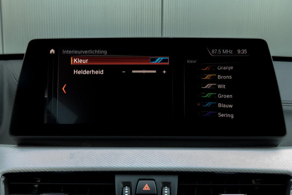 BMW X1 SDrive18i High Executive M-PAKKET | ADAPTIEVE CRUISE CONTROL | TREKHAAK | HEAD UP DISPLAY