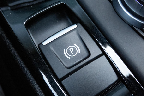 BMW X1 SDrive18i High Executive M-PAKKET | ADAPTIEVE CRUISE CONTROL | TREKHAAK | HEAD UP DISPLAY