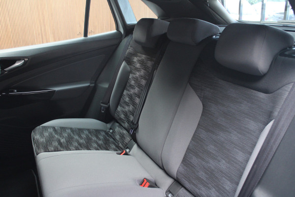 Volkswagen ID.4 Navi ACC Camera Warmtepomp PDC Stuurverwarm. Carplay 19" LM velgen Climate voor & achter Interieur voorverwarming & koeling