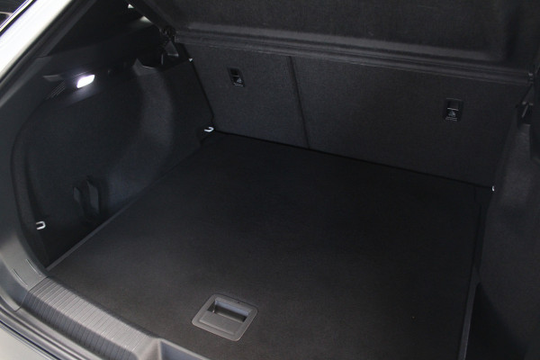 Volkswagen ID.4 Navi ACC Camera Warmtepomp PDC Stuurverwarm. Carplay 19" LM velgen Climate voor & achter Interieur voorverwarming & koeling