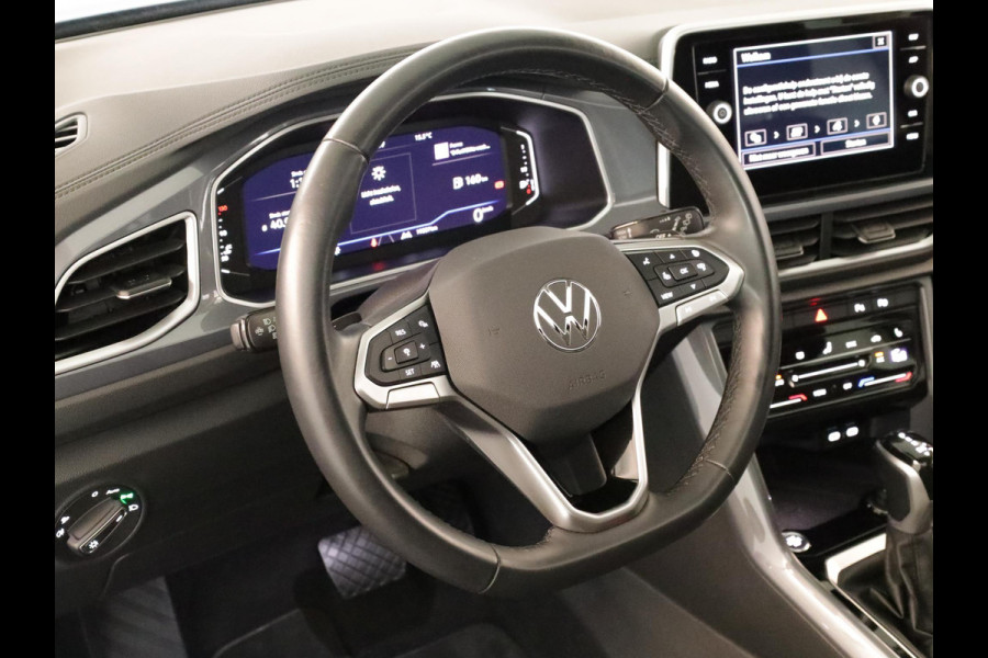 Volkswagen T-Roc 1.5 TSI Style 150 PK DSG | Verlengde garantie | Panorama dak | Keyless entry | Parkeer camera | El. achterklep | Volkswagen T-Roc 1.5 TSI Style 150 PK DSG | Verlengde garantie | Panorama dak | Keyless entry | Parkeer camera | El. achterklep |