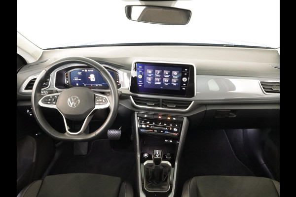Volkswagen T-Roc 1.5 TSI Style 150 PK DSG | Verlengde garantie | Panorama dak | Keyless entry | Parkeer camera | El. achterklep | Volkswagen T-Roc 1.5 TSI Style 150 PK DSG | Verlengde garantie | Panorama dak | Keyless entry | Parkeer camera | El. achterklep |
