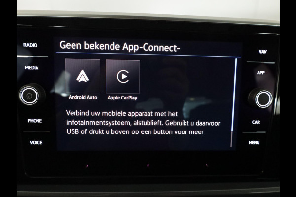 Volkswagen T-Roc 1.5 TSI Style 150 PK DSG | Verlengde garantie | Panorama dak | Keyless entry | Parkeer camera | El. achterklep | Volkswagen T-Roc 1.5 TSI Style 150 PK DSG | Verlengde garantie | Panorama dak | Keyless entry | Parkeer camera | El. achterklep |