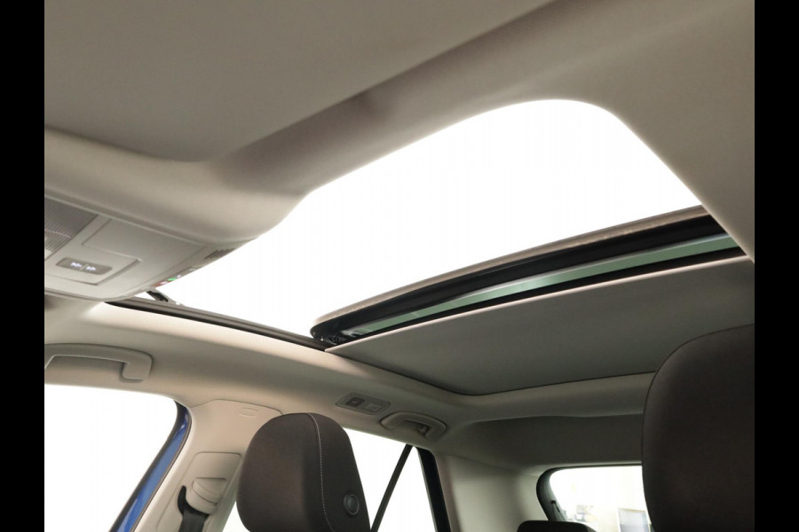 Volkswagen T-Roc 1.5 TSI Style 150 PK DSG | Verlengde garantie | Panorama dak | Keyless entry | Parkeer camera | El. achterklep | Volkswagen T-Roc 1.5 TSI Style 150 PK DSG | Verlengde garantie | Panorama dak | Keyless entry | Parkeer camera | El. achterklep |