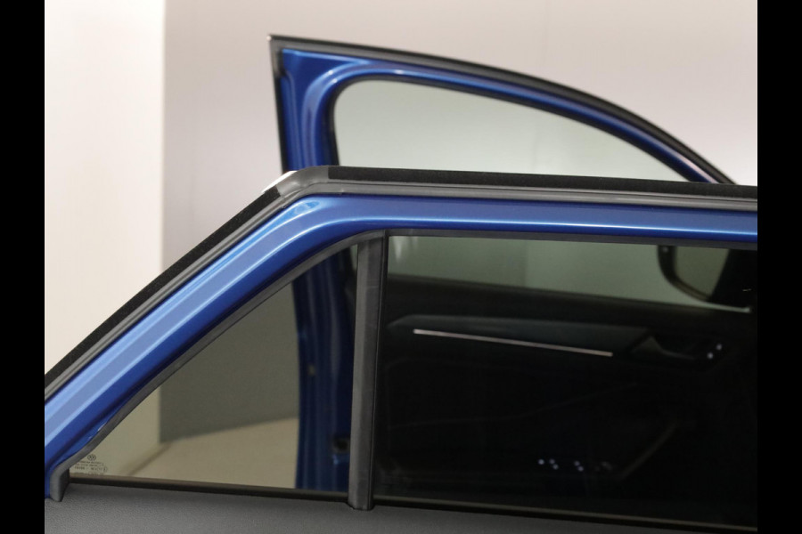 Volkswagen T-Roc 1.5 TSI Style 150 PK DSG | Verlengde garantie | Panorama dak | Keyless entry | Parkeer camera | El. achterklep | Volkswagen T-Roc 1.5 TSI Style 150 PK DSG | Verlengde garantie | Panorama dak | Keyless entry | Parkeer camera | El. achterklep |