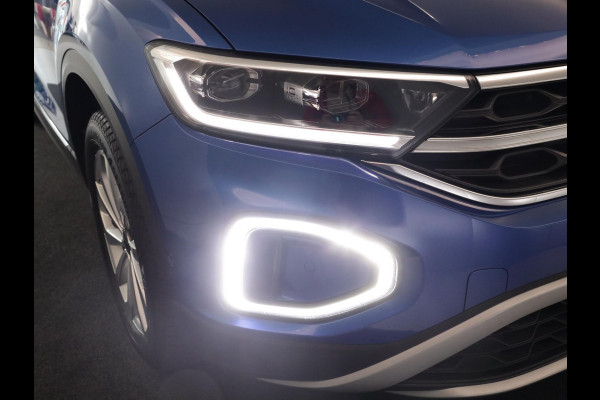 Volkswagen T-Roc 1.5 TSI Style 150 PK DSG | Verlengde garantie | Panorama dak | Keyless entry | Parkeer camera | El. achterklep | Volkswagen T-Roc 1.5 TSI Style 150 PK DSG | Verlengde garantie | Panorama dak | Keyless entry | Parkeer camera | El. achterklep |