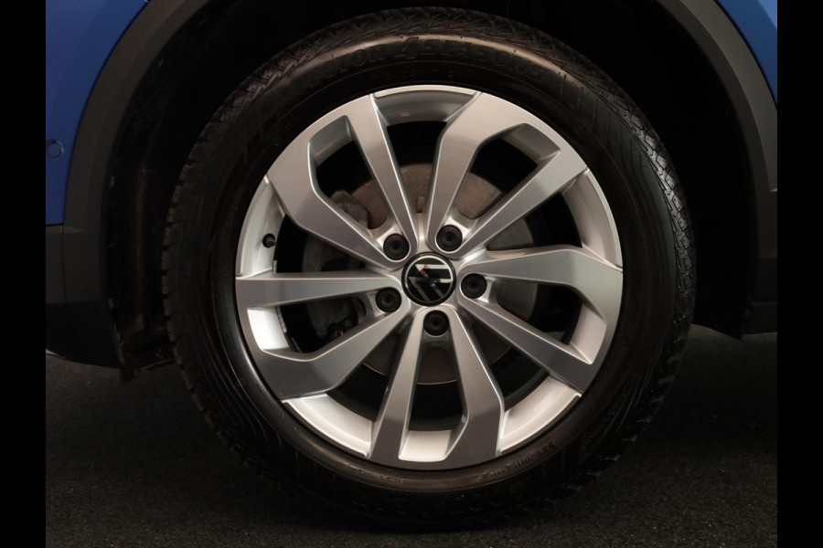 Volkswagen T-Roc 1.5 TSI Style 150 PK DSG | Verlengde garantie | Panorama dak | Keyless entry | Parkeer camera | El. achterklep | Volkswagen T-Roc 1.5 TSI Style 150 PK DSG | Verlengde garantie | Panorama dak | Keyless entry | Parkeer camera | El. achterklep |
