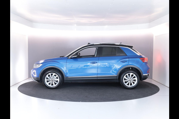 Volkswagen T-Roc 1.5 TSI Style 150 PK DSG | Verlengde garantie | Panorama dak | Keyless entry | Parkeer camera | El. achterklep | Volkswagen T-Roc 1.5 TSI Style 150 PK DSG | Verlengde garantie | Panorama dak | Keyless entry | Parkeer camera | El. achterklep |