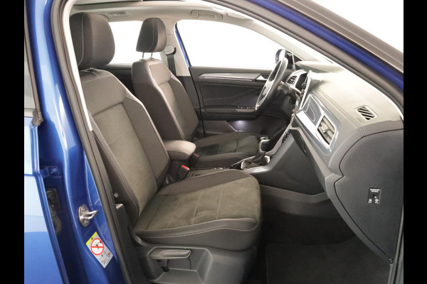 Volkswagen T-Roc 1.5 TSI Style 150 PK DSG | Verlengde garantie | Panorama dak | Keyless entry | Parkeer camera | El. achterklep | Volkswagen T-Roc 1.5 TSI Style 150 PK DSG | Verlengde garantie | Panorama dak | Keyless entry | Parkeer camera | El. achterklep |